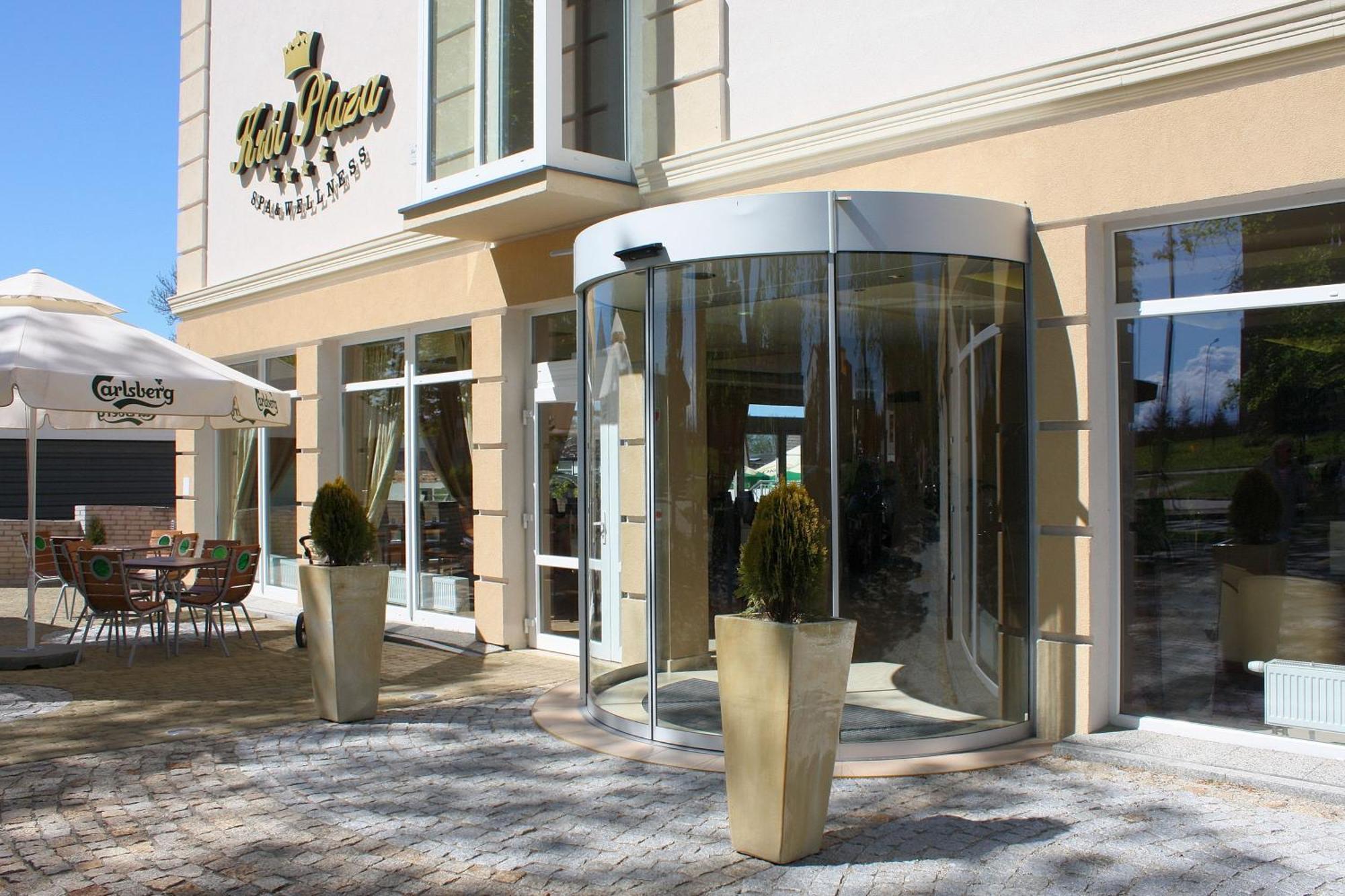 Krol Plaza Spa & Wellness ยารอสวาเวียซ ภายนอก รูปภาพ