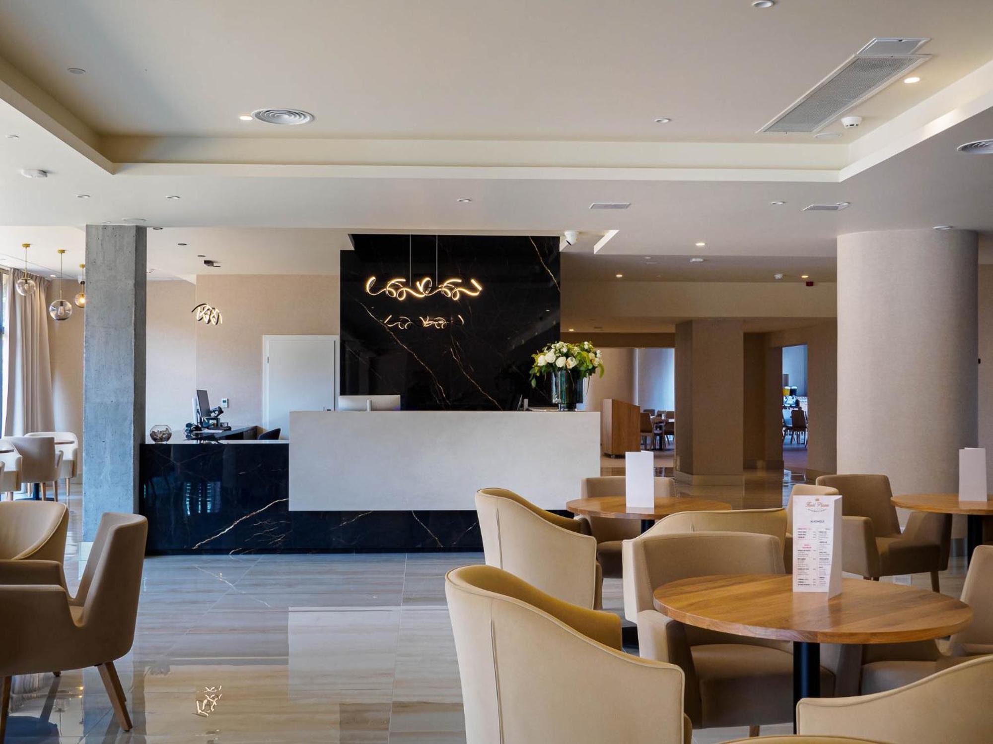 Krol Plaza Spa & Wellness ยารอสวาเวียซ ภายนอก รูปภาพ