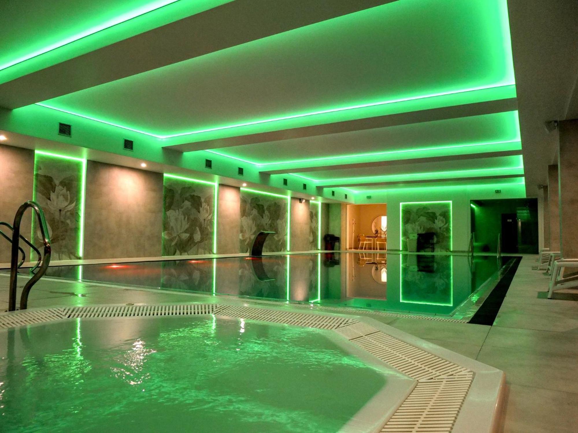 Krol Plaza Spa & Wellness ยารอสวาเวียซ ภายนอก รูปภาพ